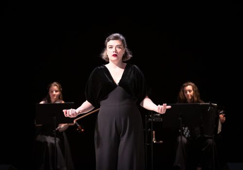 CARMEN. - une pièce de François Gremaud avec Rosemary Standley et quatre musiciennes. Une production de la 2b company. Théâtre de Vidy, Lausanne, le 29 mai 2023. ©Dorothée Thébert Filliger