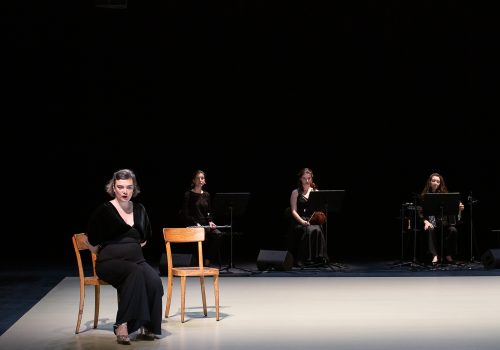CARMEN. - une pièce de François Gremaud avec Rosemary Standley et quatre musiciennes. Une production de la 2b company. Théâtre de Vidy, Lausanne, le 29 mai 2023. ©Dorothée Thébert Filliger
