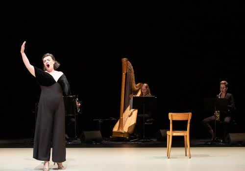 CARMEN. - une pièce de François Gremaud avec Rosemary Standley et quatre musiciennes. Une production de la 2b company. Théâtre de Vidy, Lausanne, le 29 mai 2023. ©Dorothée Thébert Filliger