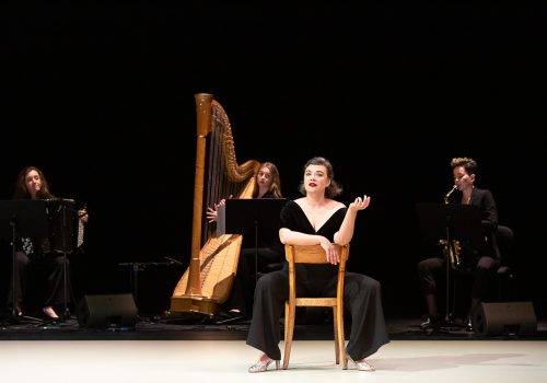 CARMEN. - une pièce de François Gremaud avec Rosemary Standley et quatre musiciennes. Une production de la 2b company. Théâtre de Vidy, Lausanne, le 29 mai 2023. ©Dorothée Thébert Filliger