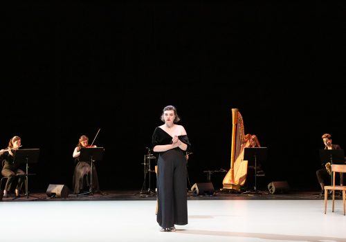 CARMEN. - une pièce de François Gremaud avec Rosemary Standley et quatre musiciennes. Une production de la 2b company. Théâtre de Vidy, Lausanne, le 29 mai 2023. ©Dorothée Thébert Filliger