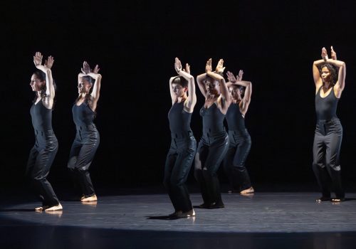 Spectacle: DE FUGUES… EN SUITES… ,
Conception et chorégraphie: Salia Sanou,
Interprètes: Ema Bertaud, Dalila Cortes, Ida Faho, Awa Joannais, Elithia Rabenjamina, Alina Tskhovryebova, 
Musique: Jean-Sébastien Bach,
Arrangements sonores: Marin Cardoze,
Lumière: Sylvie Melis,
Costumes: Mathilde Possoz,
Lieu: Théâtre Molière, Sète, le 9/10/2024