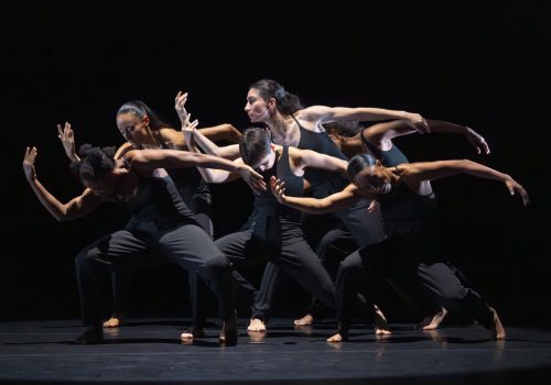 Spectacle: DE FUGUES… EN SUITES… ,
Conception et chorégraphie: Salia Sanou,
Interprètes: Ema Bertaud, Dalila Cortes, Ida Faho, Awa Joannais, Elithia Rabenjamina, Alina Tskhovryebova, 
Musique: Jean-Sébastien Bach,
Arrangements sonores: Marin Cardoze,
Lumière: Sylvie Melis,
Costumes: Mathilde Possoz,
Lieu: Théâtre Molière, Sète, le 9/10/2024