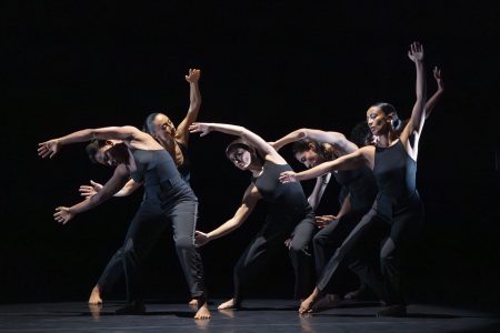Spectacle: DE FUGUES… EN SUITES… ,
Conception et chorégraphie: Salia Sanou,
Interprètes: Ema Bertaud, Dalila Cortes, Ida Faho, Awa Joannais, Elithia Rabenjamina, Alina Tskhovryebova, 
Musique: Jean-Sébastien Bach,
Arrangements sonores: Marin Cardoze,
Lumière: Sylvie Melis,
Costumes: Mathilde Possoz,
Lieu: Théâtre Molière, Sète, le 9/10/2024