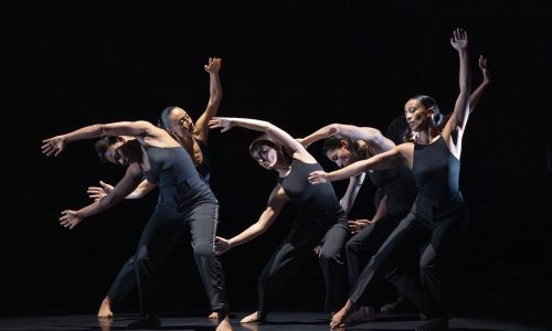 Spectacle: DE FUGUES… EN SUITES… ,
Conception et chorégraphie: Salia Sanou,
Interprètes: Ema Bertaud, Dalila Cortes, Ida Faho, Awa Joannais, Elithia Rabenjamina, Alina Tskhovryebova, 
Musique: Jean-Sébastien Bach,
Arrangements sonores: Marin Cardoze,
Lumière: Sylvie Melis,
Costumes: Mathilde Possoz,
Lieu: Théâtre Molière, Sète, le 9/10/2024