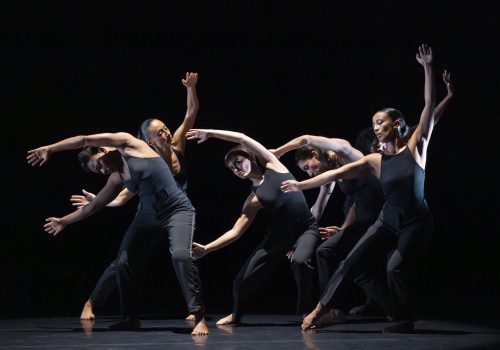 Spectacle: DE FUGUES… EN SUITES… ,
Conception et chorégraphie: Salia Sanou,
Interprètes: Ema Bertaud, Dalila Cortes, Ida Faho, Awa Joannais, Elithia Rabenjamina, Alina Tskhovryebova, 
Musique: Jean-Sébastien Bach,
Arrangements sonores: Marin Cardoze,
Lumière: Sylvie Melis,
Costumes: Mathilde Possoz,
Lieu: Théâtre Molière, Sète, le 9/10/2024