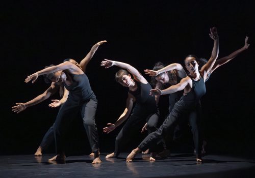 Spectacle: DE FUGUES… EN SUITES… ,
Conception et chorégraphie: Salia Sanou,
Interprètes: Ema Bertaud, Dalila Cortes, Ida Faho, Awa Joannais, Elithia Rabenjamina, Alina Tskhovryebova, 
Musique: Jean-Sébastien Bach,
Arrangements sonores: Marin Cardoze,
Lumière: Sylvie Melis,
Costumes: Mathilde Possoz,
Lieu: Théâtre Molière, Sète, le 9/10/2024