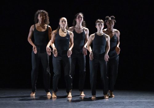 Spectacle: DE FUGUES… EN SUITES… ,
Conception et chorégraphie: Salia Sanou,
Interprètes: Ema Bertaud, Dalila Cortes, Ida Faho, Awa Joannais, Elithia Rabenjamina, Alina Tskhovryebova, 
Musique: Jean-Sébastien Bach,
Arrangements sonores: Marin Cardoze,
Lumière: Sylvie Melis,
Costumes: Mathilde Possoz,
Lieu: Théâtre Molière, Sète, le 9/10/2024