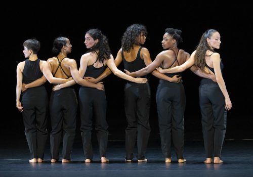 Spectacle: DE FUGUES… EN SUITES… ,
Conception et chorégraphie: Salia Sanou,
Interprètes: Ema Bertaud, Dalila Cortes, Ida Faho, Awa Joannais, Elithia Rabenjamina, Alina Tskhovryebova, 
Musique: Jean-Sébastien Bach,
Arrangements sonores: Marin Cardoze,
Lumière: Sylvie Melis,
Costumes: Mathilde Possoz,
Lieu: Théâtre Molière, Sète, le 9/10/2024