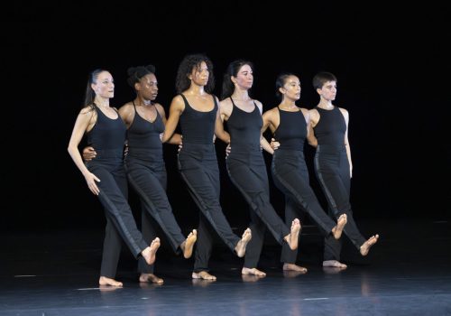 Spectacle: DE FUGUES… EN SUITES… ,
Conception et chorégraphie: Salia Sanou,
Interprètes: Ema Bertaud, Dalila Cortes, Ida Faho, Awa Joannais, Elithia Rabenjamina, Alina Tskhovryebova, 
Musique: Jean-Sébastien Bach,
Arrangements sonores: Marin Cardoze,
Lumière: Sylvie Melis,
Costumes: Mathilde Possoz,
Lieu: Théâtre Molière, Sète, le 9/10/2024