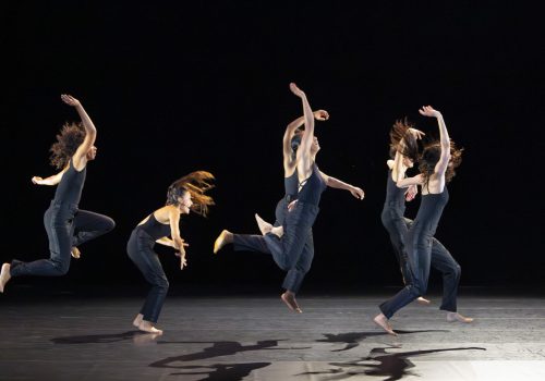 Spectacle: DE FUGUES… EN SUITES… ,
Conception et chorégraphie: Salia Sanou,
Interprètes: Ema Bertaud, Dalila Cortes, Ida Faho, Awa Joannais, Elithia Rabenjamina, Alina Tskhovryebova, 
Musique: Jean-Sébastien Bach,
Arrangements sonores: Marin Cardoze,
Lumière: Sylvie Melis,
Costumes: Mathilde Possoz,
Lieu: Théâtre Molière, Sète, le 9/10/2024