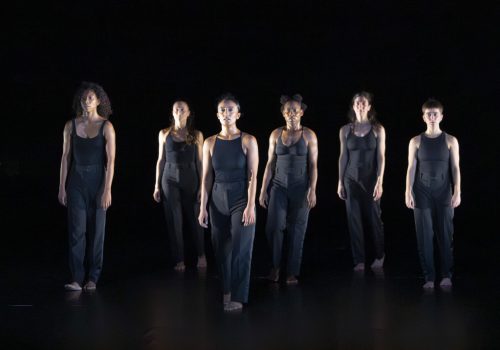 Spectacle: DE FUGUES… EN SUITES… ,
Conception et chorégraphie: Salia Sanou,
Interprètes: Ema Bertaud, Dalila Cortes, Ida Faho, Awa Joannais, Elithia Rabenjamina, Alina Tskhovryebova, 
Musique: Jean-Sébastien Bach,
Arrangements sonores: Marin Cardoze,
Lumière: Sylvie Melis,
Costumes: Mathilde Possoz,
Lieu: Théâtre Molière, Sète, le 9/10/2024