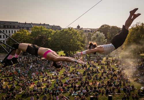 the GOGO HOME project (Deutschland).
Drittes Zirkustheater-Festival »Come Together«, fotografiert am 31. August 2024 im Dresdner Alaunpark. 
Foto: André Wirsig