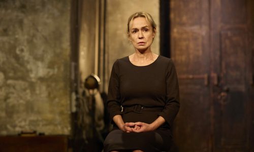 L’AMANTE ANGLAISE  de Marguerite Duras
© Éditions Gallimard

mise en scène Jacques Osinski

avec Sandrine Bonnaire, Frédéric Leidgens et Grégoire Oestermann

texte du prologue dit par Denis Lavant

lumières Catherine Verheyde
costumes Hélène Kritikos
dramaturgie Marie Potonet

production Théâtre de l’Atelier - Compagnie L’Aurore Boréale
coproductions Théâtre Montansier, Versailles - Châteauvallon-Liberté, scène nationale