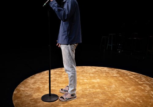 Stand-up de Mohamed El Khatib au Théatre du Rond-Point à Paris le 14 octobre 2024.