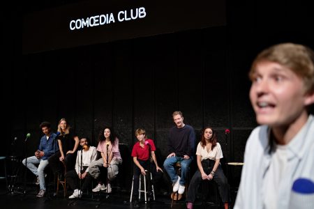 Stand-up de Mohamed El Khatib au Théatre du Rond-Point à Paris le 14 octobre 2024.