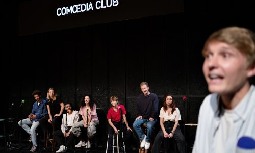 Stand-up de Mohamed El Khatib au Théatre du Rond-Point à Paris le 14 octobre 2024.